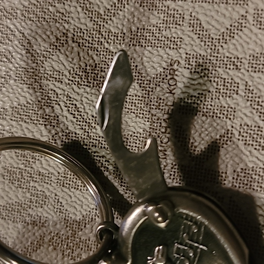 Vintage Disney Mickey Mouse Heart Multi-Tool Keychain - Picture 6 of 7